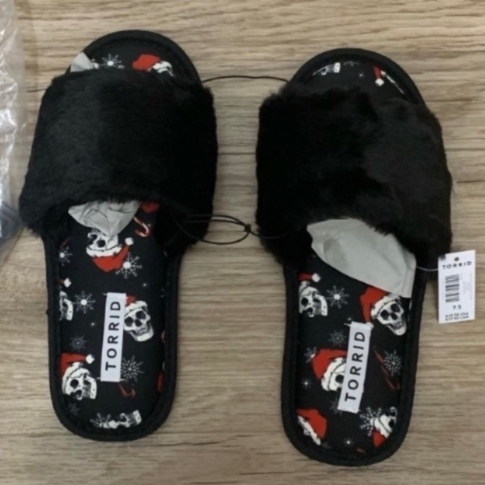 Torrid Skull Santa Faux Fur Band Slippers 7.5 WIDE - NEW